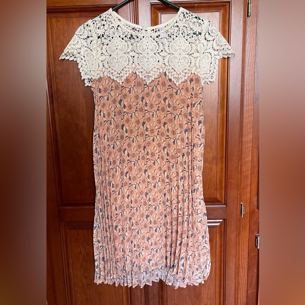 Xhilaration size medium pleated floral dress